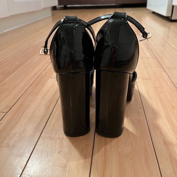 High- heels - Picture 2 of 4